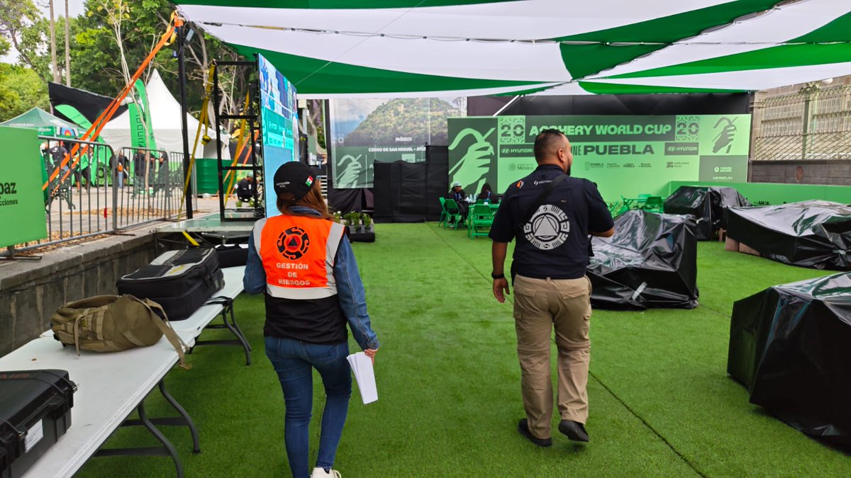 SGyDU_Puebla's tweet photo. 1/2 🧵🏹 Previo a la Inauguración del Mundial de Tiro con Arco, se realiza revisión preventiva:

* 🏕️ Velarías con contrapesos y eslingas en buen estado
* 🖥️ Pantalla principal con sujeción adecuada
* ⚠️ 3 pantallas sin contrapesos

🧰 Se refuerza medidas de seguridad https://t.co/0NkjLkAI95