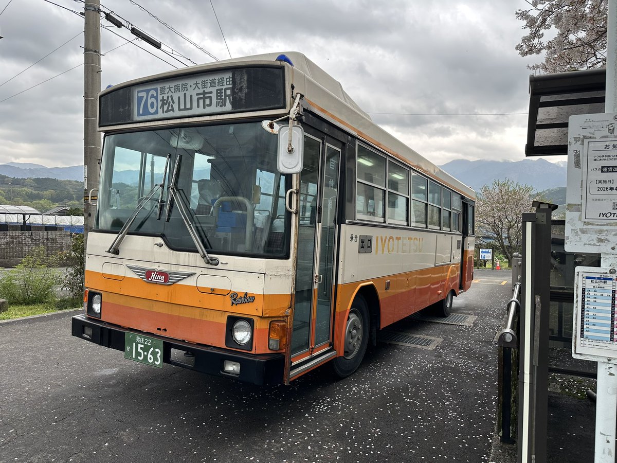 iyK6670's tweet photo. 伊予鉄本体では最古参の車両、1563（P-RJ172BA）に乗車しました！
車齢４０年を迎えるこの車両が現在も残っているのは本当にすごいことだと感じました。末長く活躍してほしいものですね。 https://t.co/MrSc5FImaG