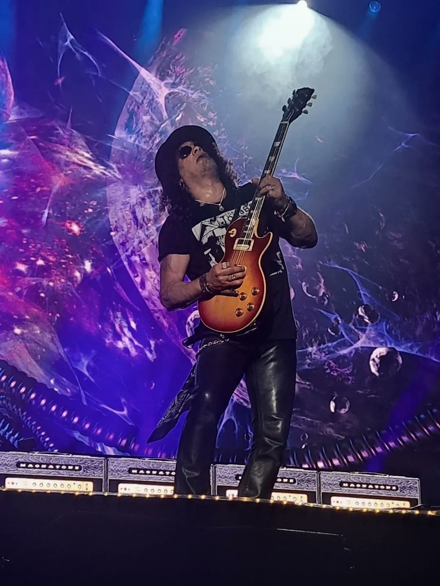 SlashNews1's tweet image. #GunsNRoses in Campo Grande, Brazil. Photos by Fernando Franco 

#Slash #AxlRose #DuffMcKagan