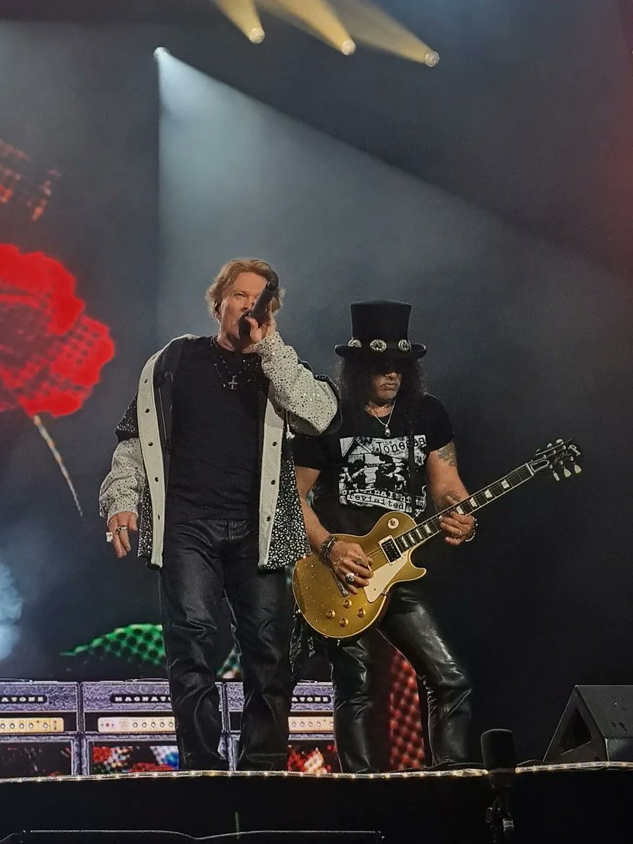 SlashNews1's tweet image. #GunsNRoses in Campo Grande, Brazil. Photos by Fernando Franco 

#Slash #AxlRose #DuffMcKagan