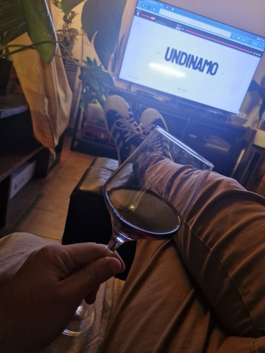 Salud muchachos y buen esquizo! 🍷 <a href="/UnDinamo/">UnDinamo</a> <a href="/rock_pix/">El Gallo 🇦🇷⭐️⭐️⭐️</a> <a href="/bbsanzo/">bbsanzo</a> <a href="/RodParanormal/">Rod</a> <a href="/cuchicalderon/">Cuchi Calderón</a> <a href="/Cirujanoderadio/">Agustín ''Chicharras'' Leira</a> #UnDinamoEsquizo #ElEsquizoDeLosDioses