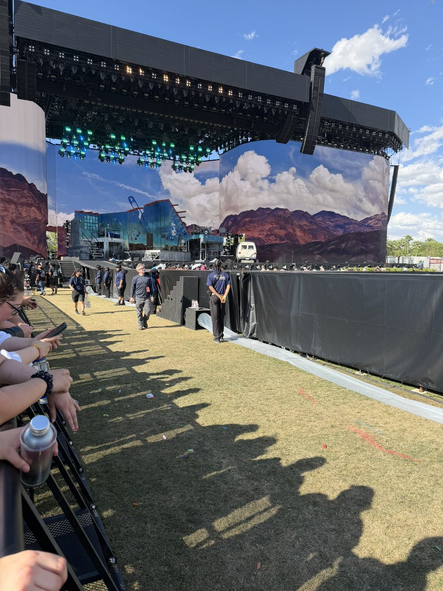 brooke lynne MET SABRINA ♡ tweet media