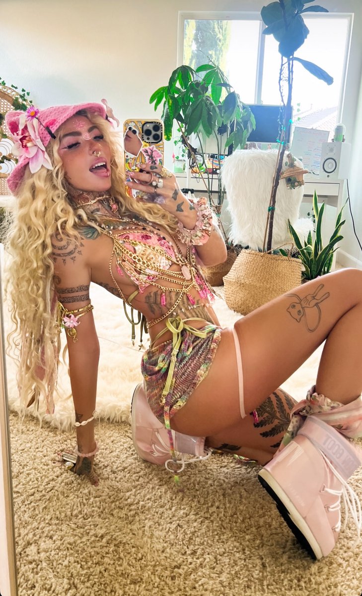 🍄 Shanin Blake 🍄 tweet media