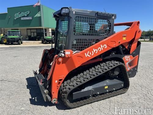 FarmsNews's tweet image. 2025 Kubota SVL75-3 ⏬

Cab with air conditioning, aux hydraulics, ISO pattern, ride control, 2 speed powertrain, air ride seat, and more.

usfarmer.com/skid-steer-loa…

#ForSale @HeritageTractor