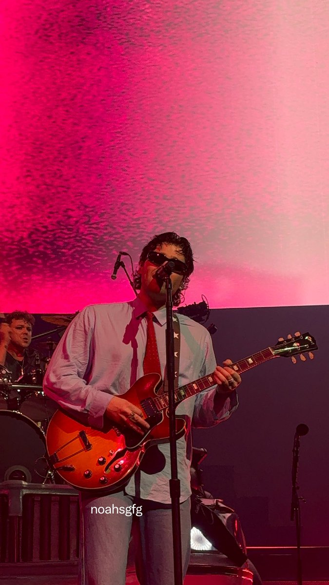 Noa ✩ Met Calum ღ tweet media