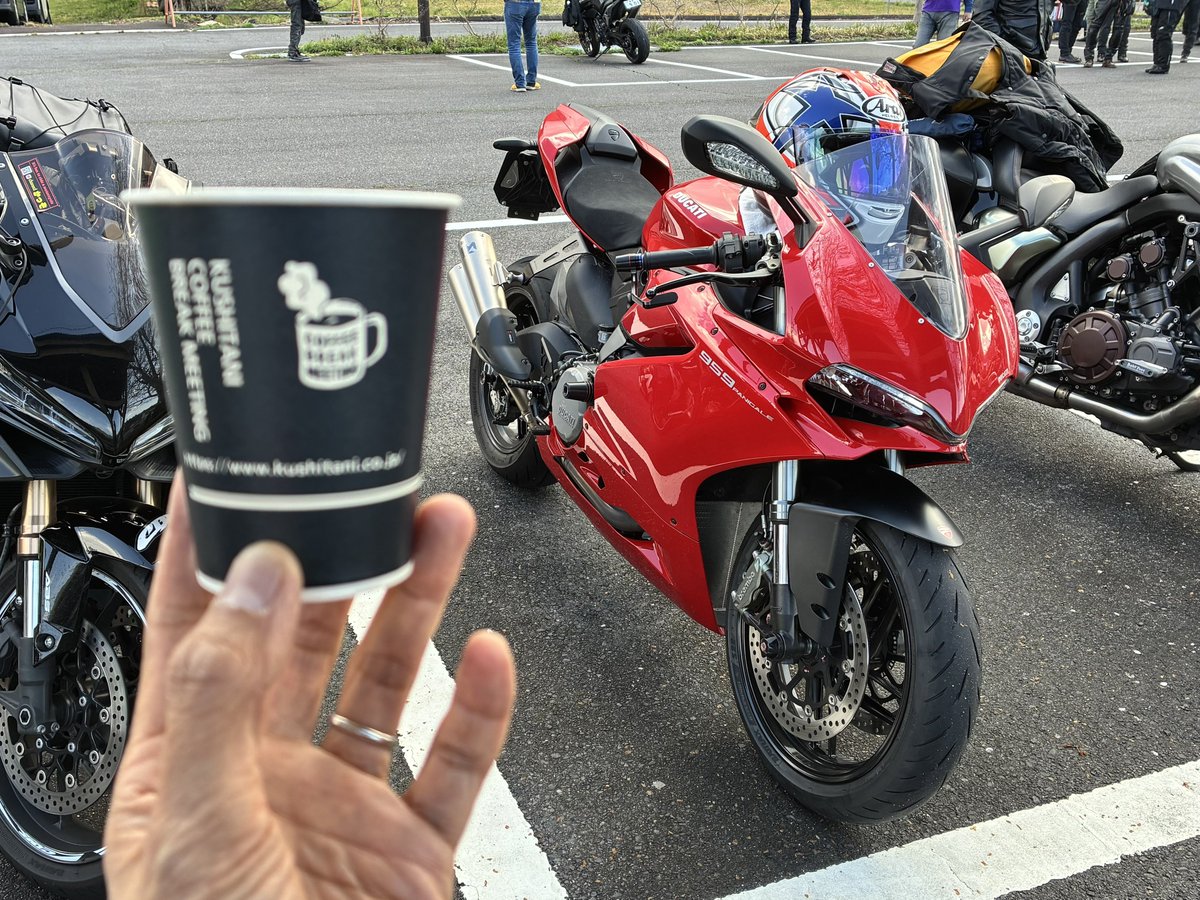 skevebitch's tweet photo. クシタニコーヒーブレイクミーティング加子母に来てます。
道中ウエットでドロドロです。😫 https://t.co/sz8f4cjuPp