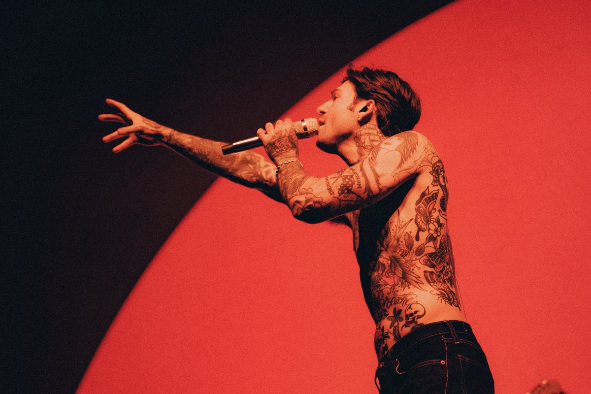 The Neighbourhood tweet media