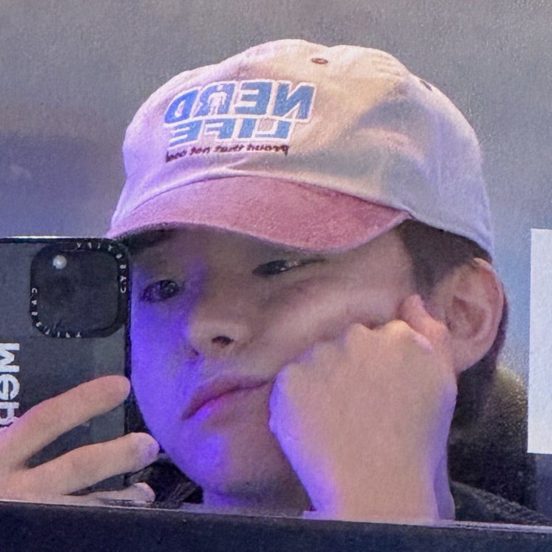 NC_vvs's tweet image. 臉頰的份量一直在縮水😭
要帥氣的上台也要好好吃飯啊！
#Hyesung #Honeylog