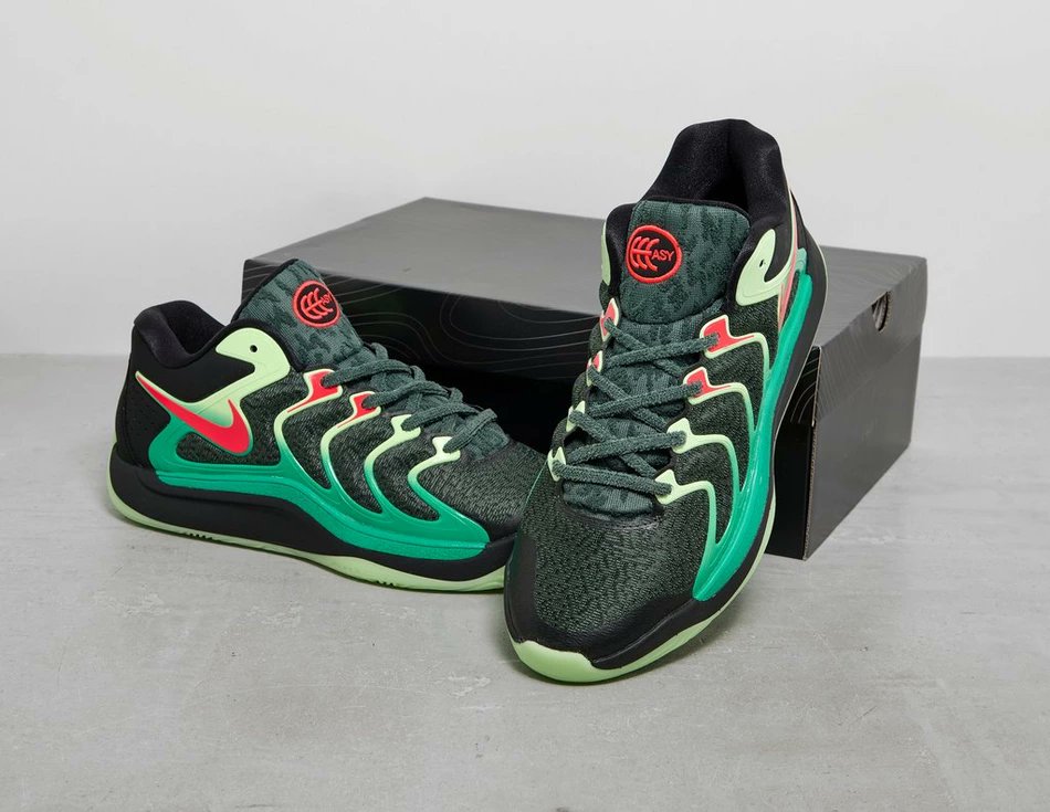 SOLELINKS's tweet photo. Ad: Nike KD 17 'Easy Money Sniper' on sale for $71.99 + shipping, use code SALE10 => https://t.co/FSpxrTNFJB https://t.co/4YfSGBQCyX