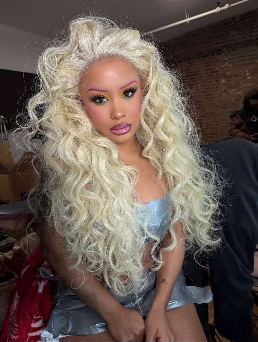 Bodega Baddie tweet media