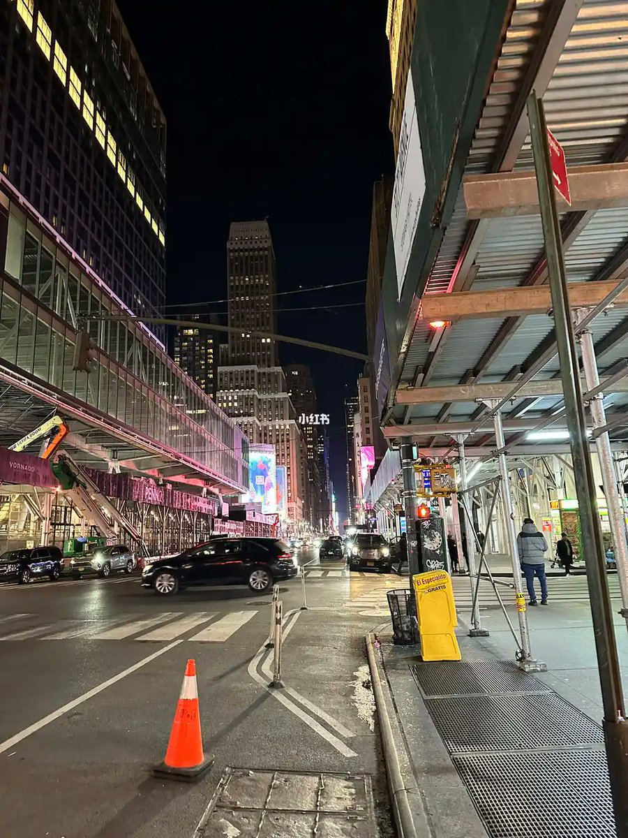 Dcwacvee's tweet photo. Manhattan, New York https://t.co/o1VOmpRUv0