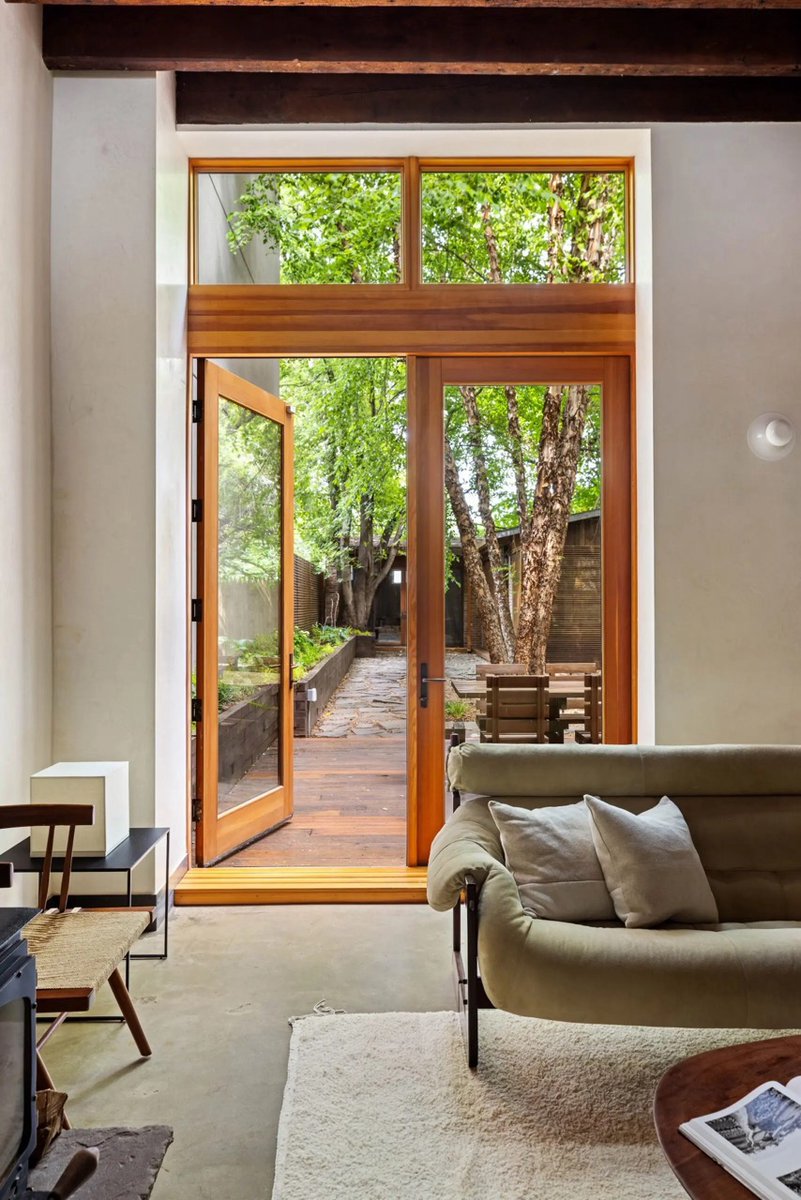 corcorangroup's tweet image. Most #Brooklyn basements hold storage...this one has a lift for your car collection. ✨🚙 This former stable is now an #architect’s workspace with 250-yr-old pine beams and a wood-fired #pizzaoven. 🍕 Past the garden, a #Japanesespa. 🫧🌿 More on 6sqft: bit.ly/3Qs2vOm 👈