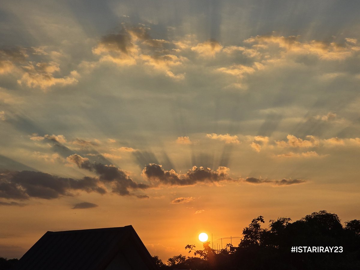 istariray23's tweet photo. My Morning view from this side of the Metro. Good Morning mga Ka-Tariray and EveryJuan! #umaga #umagangpunongpagasa #Umagangkaygandasalahat https://t.co/S8bSUt27n9