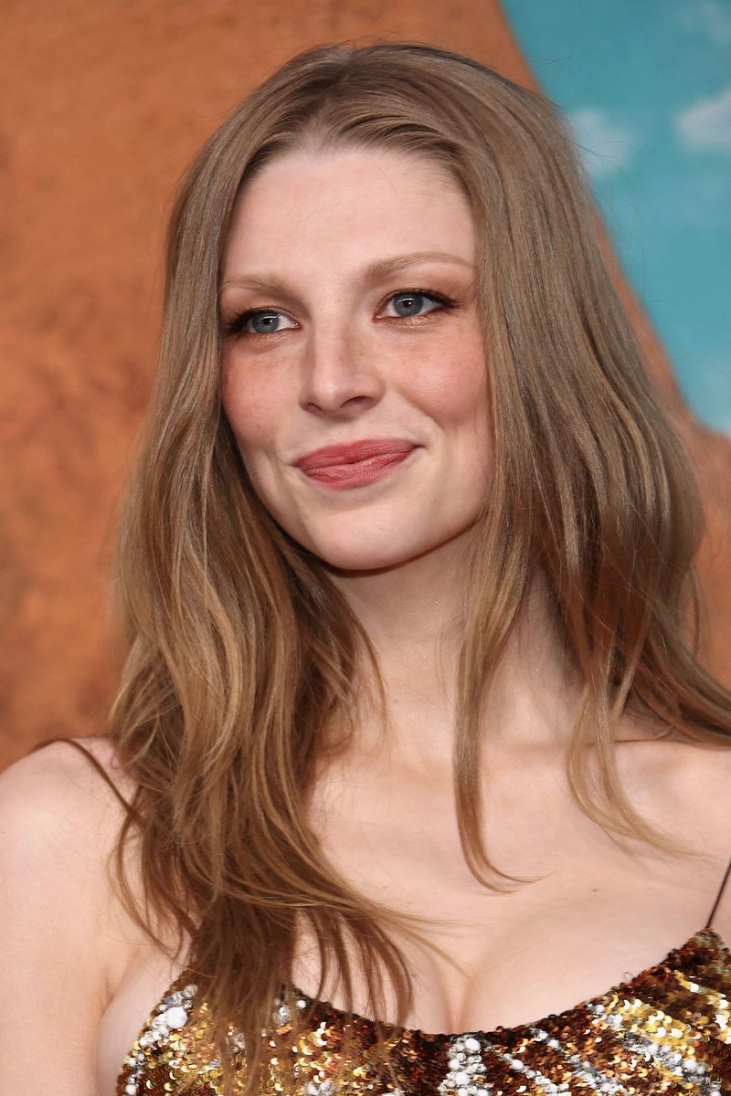 JonnyLeTran5's tweet photo. Blessing your timeline with Hunter Schafer 😍 #HunterSchafer #Model #Euphoria #TheHungerGamesTheBalladofSongbirdsanSnakes #Belle #Cuckoo #KindsofKindness #BladeRunner2099 #MotherMary #beautiful https://t.co/dIRbUwmAnP
