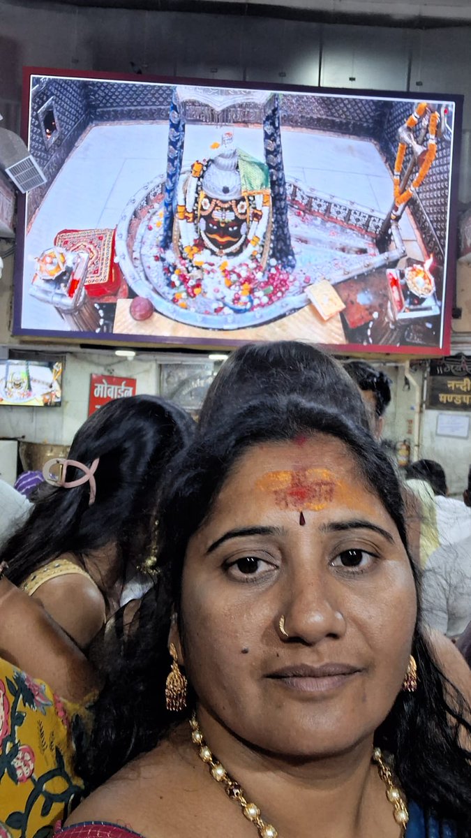 TrsRangusuma's tweet photo. మధ్యప్రదేశ్  లో  మహా కాలేశ్వరం &amp; ఉజ్జయిని మహంకాళి  అమ్మ గారు దర్శనం  &amp; కాల భైరవ దర్శనం  చేసుకున్న శ్రీమతి రంగు సుమలత గారు..&amp; లలిత గారు https://t.co/mKPuK5NZc3