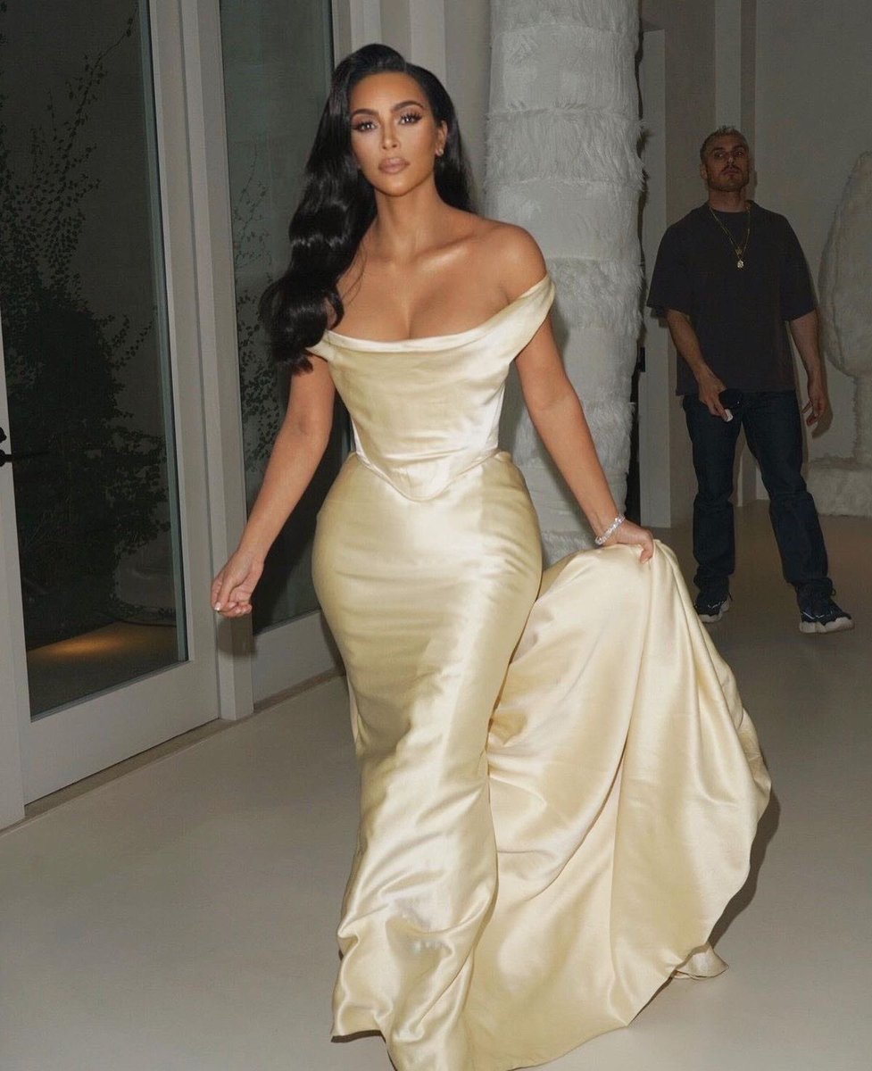 Kim Kardashian was born for this hairstyle