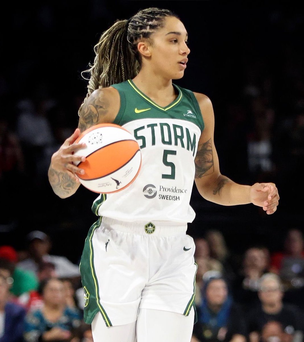 I talk hoops 🏀 tweet media