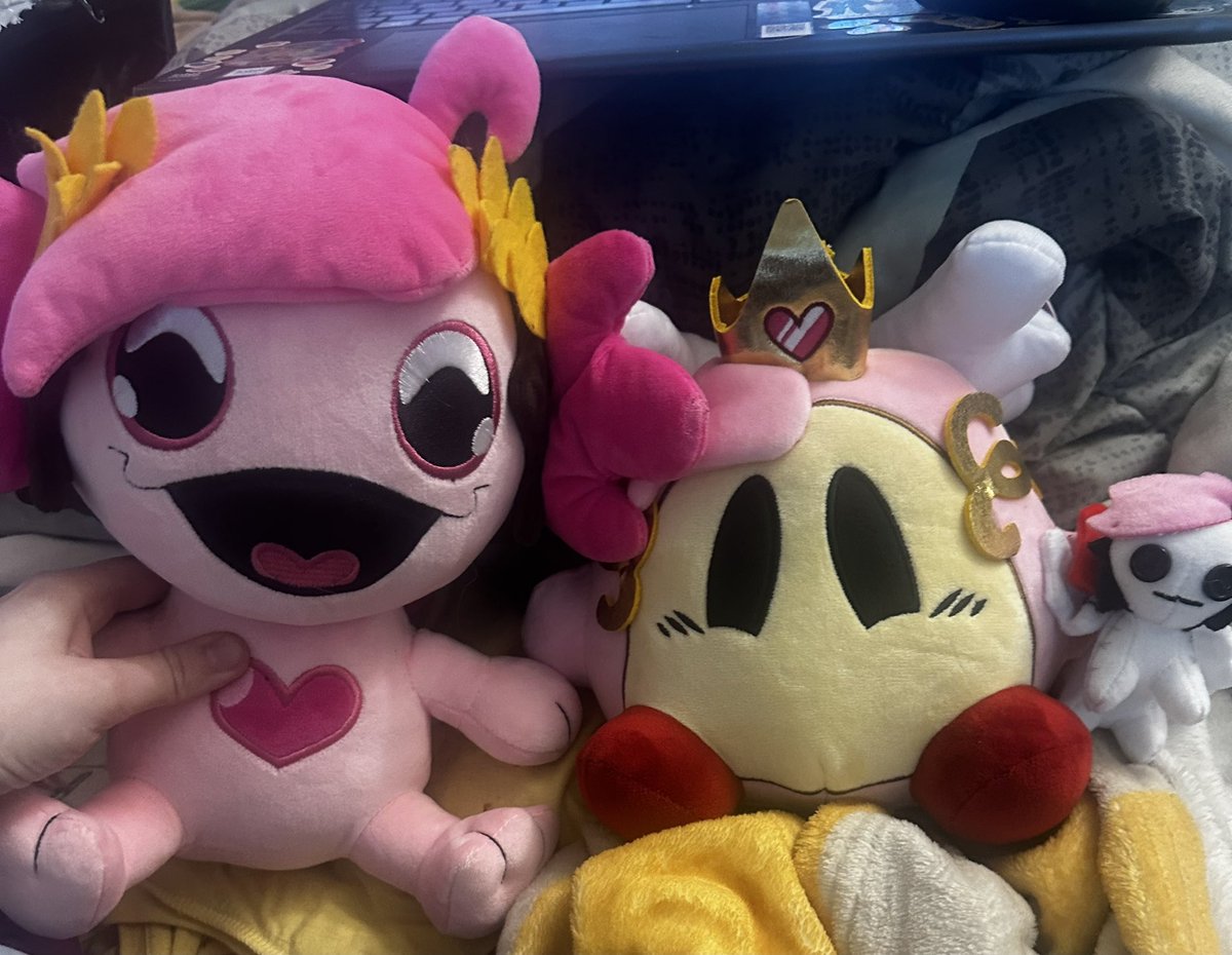queenbeenev's tweet photo. I got the Axolotl Vernidee already but I wanted him in the the picture. Very happy with my new lil guys! Vernidee and Yippias!! https://t.co/JbD58P8hqF