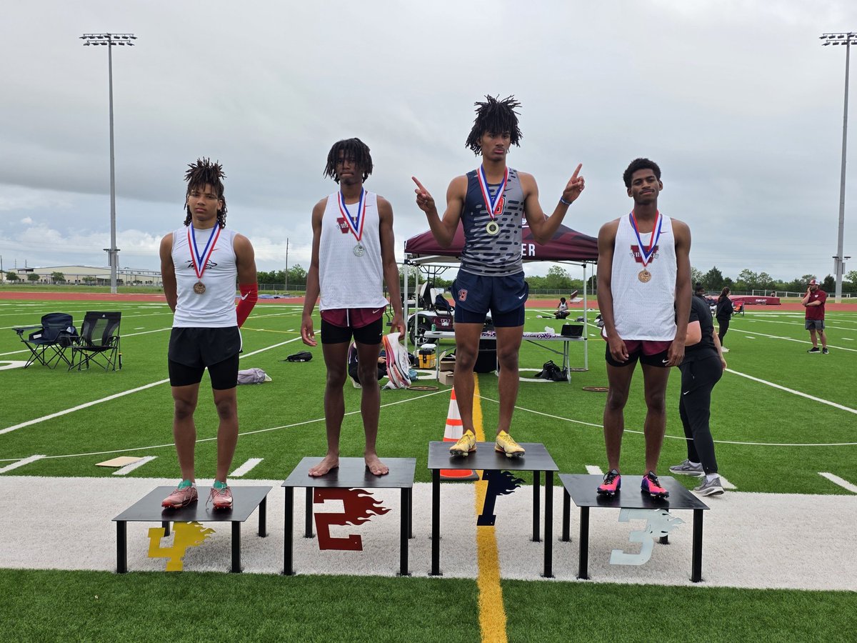 LCLadyLobosTF's tweet photo. Pierce Clark punches his ticket to Area with a 4th place finish in the 110h!

#loboproud🐺 
@we.are.lobos https://t.co/71H8wqRfzV