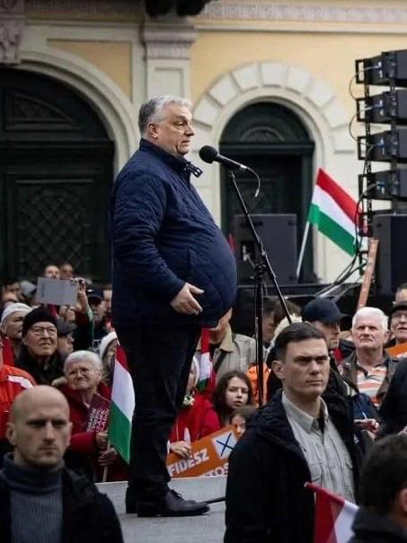 AGerlitzki's tweet photo. Am Sonntag ist in Ungarn Wahltag,
Zahltag für Orbán, der den Kredit
der EU für Selenskyj und die 🇺🇦 Ukraine #blockiert!? Wahltag ist
Zahltag, Orbán!! 👉🏻👎🏻👎🏻👎🏻 https://t.co/PeeEOcFeQG