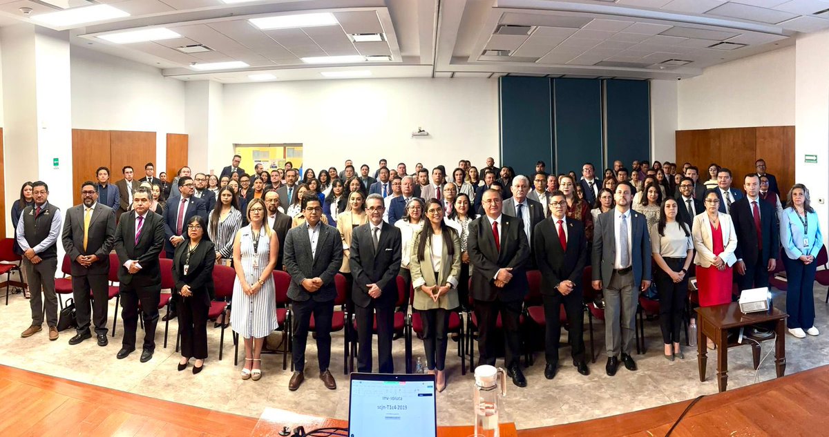 ContraloriaGEM's tweet image. #ElPoderDeServir 🤝 Con la participación de la Secretaria de la Contraloría, Lic. Hilda Salazar Gil, asistimos al “Taller Interjusticia”, impartido por la Casa de los Saberes Jurídicos de la SCJN en #Toluca