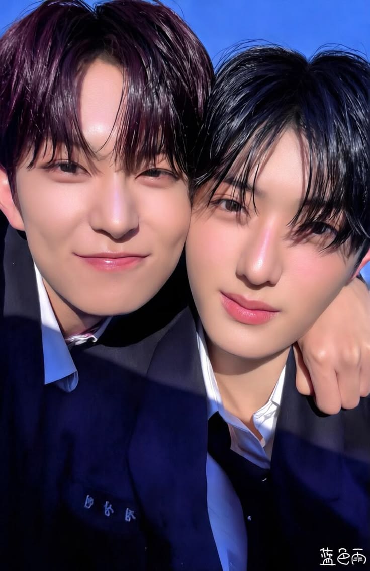 ayon 정 𝗥𝗼𝗺𝗮𝗻𝗼𝘃 tweet media