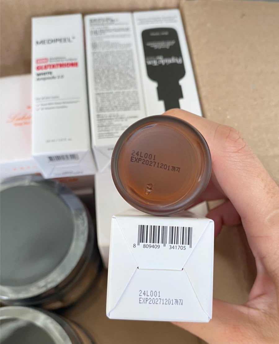 numjshop's tweet image. 🌸🧁 พร้อมส่ง สูตรละ : 350 บาท
〰️medi-peel bio intense gluthione 600 white ampoule : เซรั่มเปปไทด์ ช่วยปรับผิวให้ขาวขึ้นอย่างรวดเร็ว

〰️medi-peel bor-tox peptide ampoule : ลดริ้วรอย ความหย่อนคล้อย เพิ่มความเรียบเนียนของผิว

#medipeel #นัมสต็อค