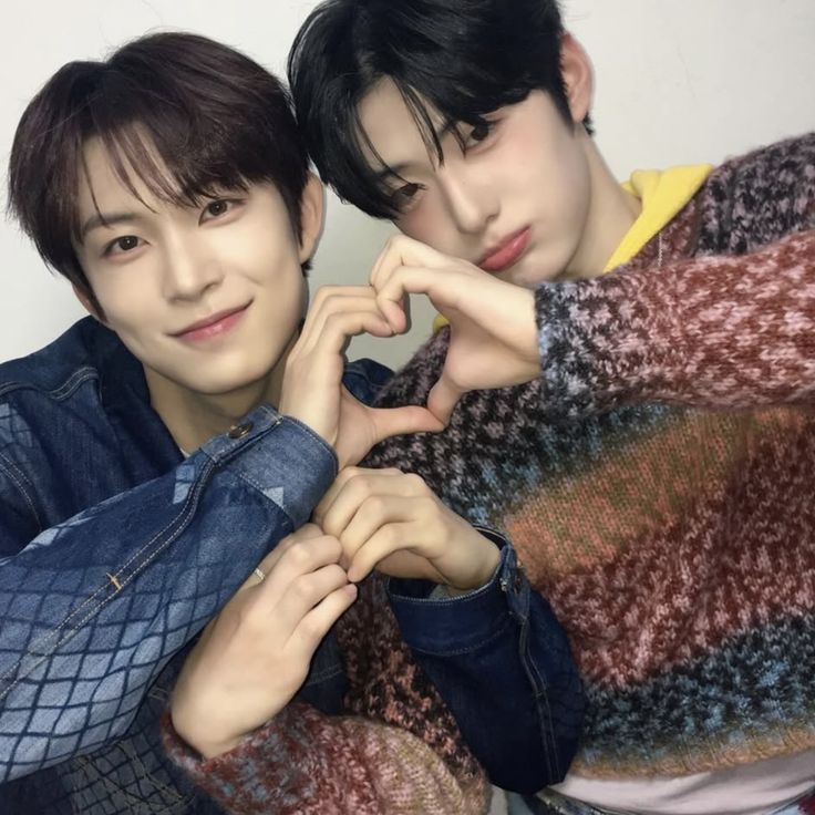 ayon 정 𝗥𝗼𝗺𝗮𝗻𝗼𝘃 tweet media