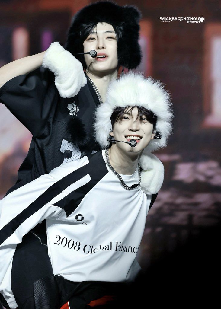 ayon 정 𝗥𝗼𝗺𝗮𝗻𝗼𝘃 tweet media