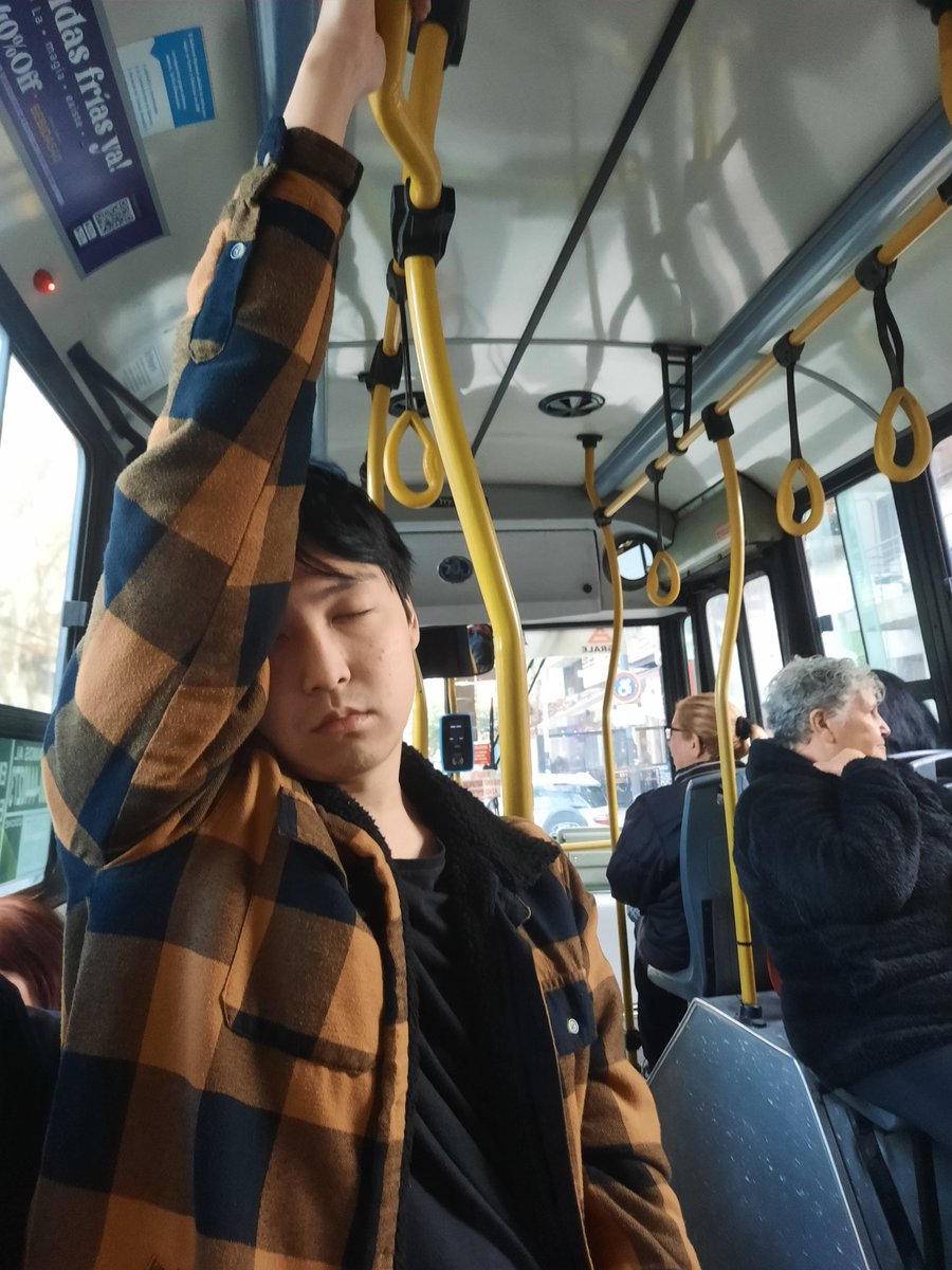selimsaff's tweet photo. @floresparavasos impressionante como dorme https://t.co/B4QWPmRuuo