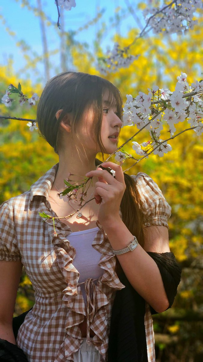 atthena25's tweet image. 260408 피프티 피프티 공식 위버스 #아테나 포스트

벛꽃 보러갔엉~ 예쁘지?

#FIFTYFIFTY #ATHENA #피프티피프티 #아테나