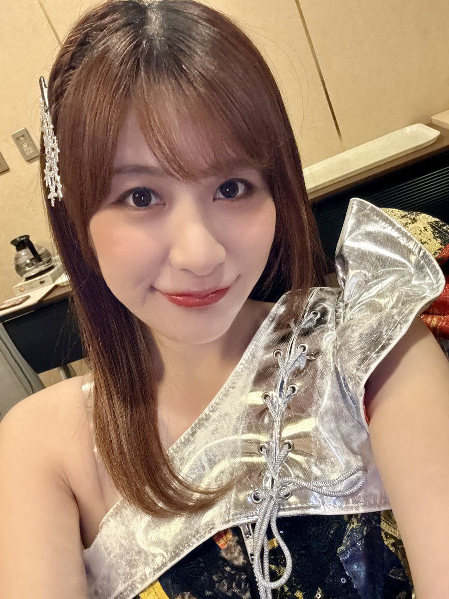 おはようございます🐙

昨日は⼤阪難波ロータリークラブ 創⽴50周年記念 祝賀会に仮面女子出演させていただきました✨
皆さんたくさん拍手したり拳あげてライブ楽しんでくださって嬉しかったです！♡♡
ありがとうございました！！