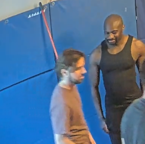 burt smells blood #fishtanklive