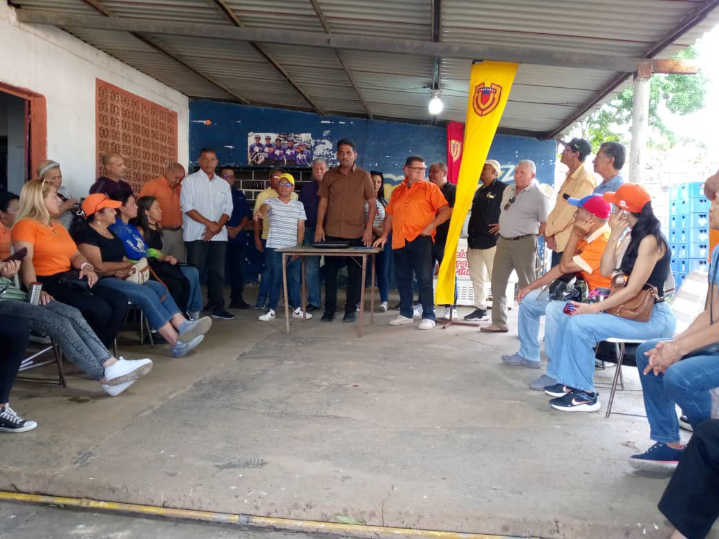 MonagasAD's tweet photo. Reinstalación del Frente Amplio Venezuela Libre Parroquia La Cruz, Municipio Maturín, seguimos juntos en Unidad trabajando por la Democracia en nuestro País. Democracia Y Libertad 

¡Siempre ADelante! https://t.co/oQQX9ecCIQ