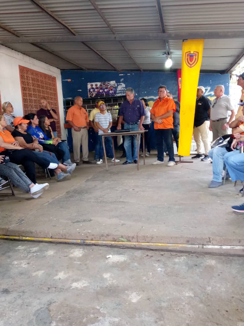 MonagasAD's tweet photo. Reinstalación del Frente Amplio Venezuela Libre Parroquia La Cruz, Municipio Maturín, seguimos juntos en Unidad trabajando por la Democracia en nuestro País. Democracia Y Libertad 

¡Siempre ADelante! https://t.co/oQQX9ecCIQ