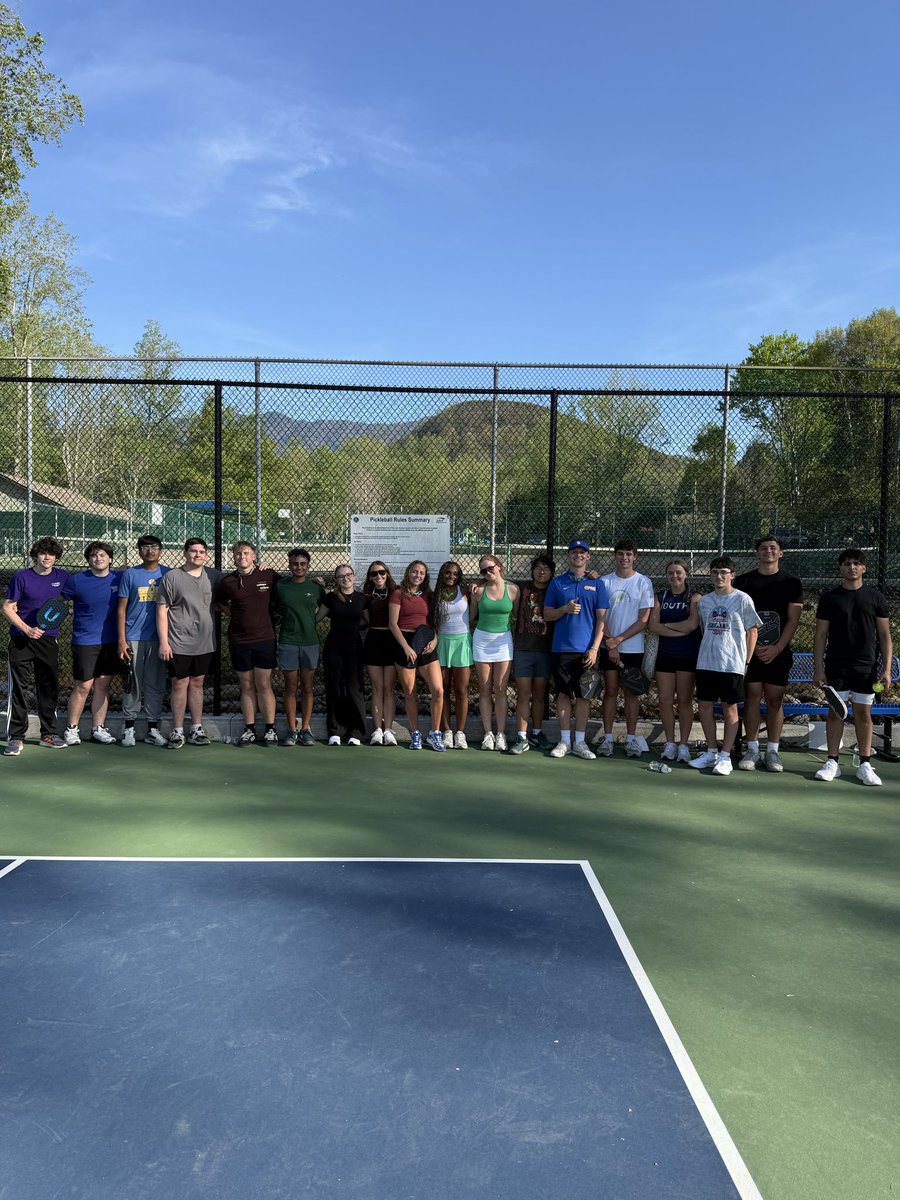 GPHSDECA's tweet photo. Awesome time at the DECA pickleball social. Great matches, lots of laughs, and even better company.  Thank you to Split Rail Eats, Hometown Heroes, &amp; Santa’s Closet for the prizes! Love our community!💙💛 https://t.co/xjcijVYkhw