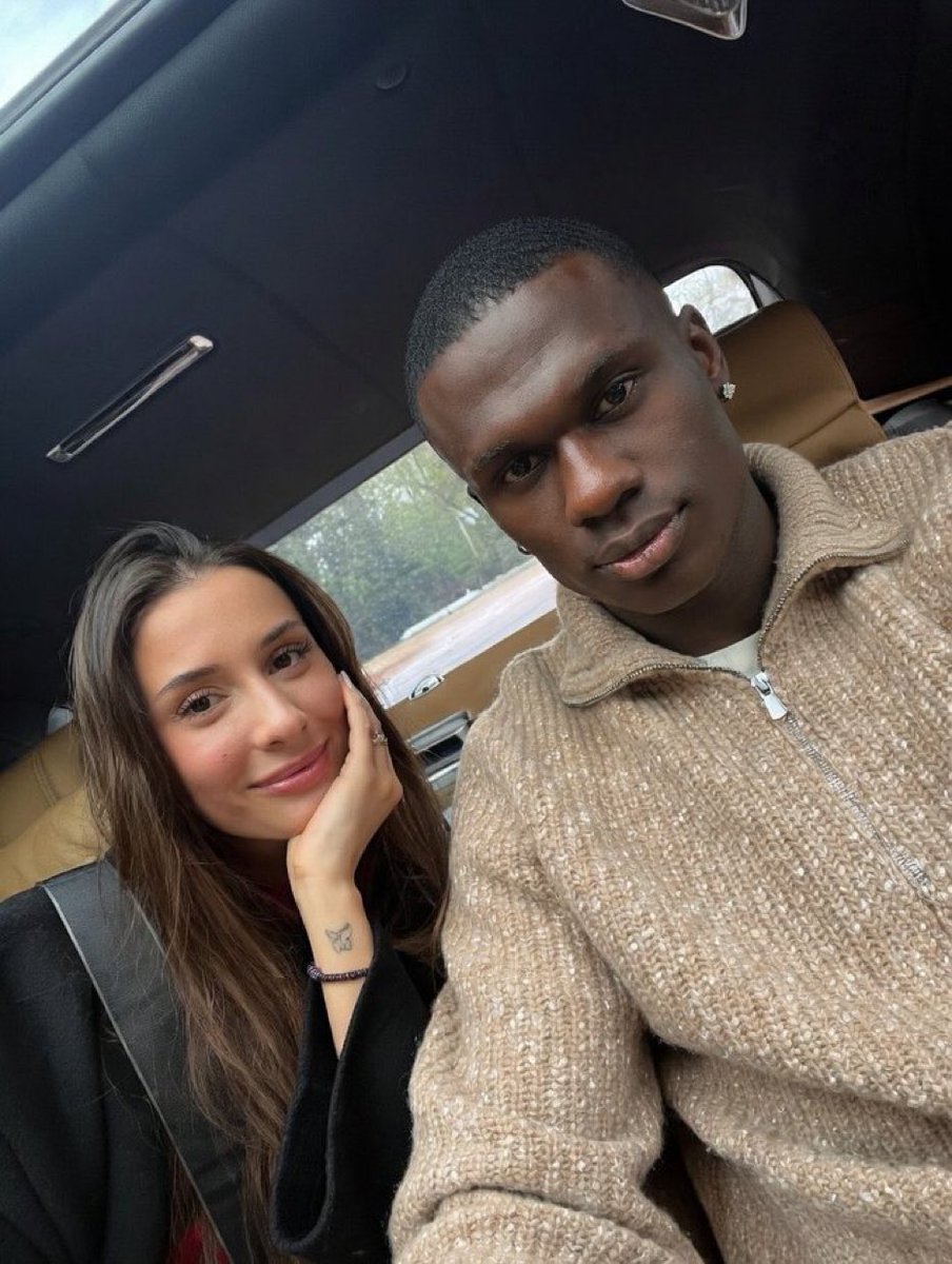 𝐄𝐑 tweet media