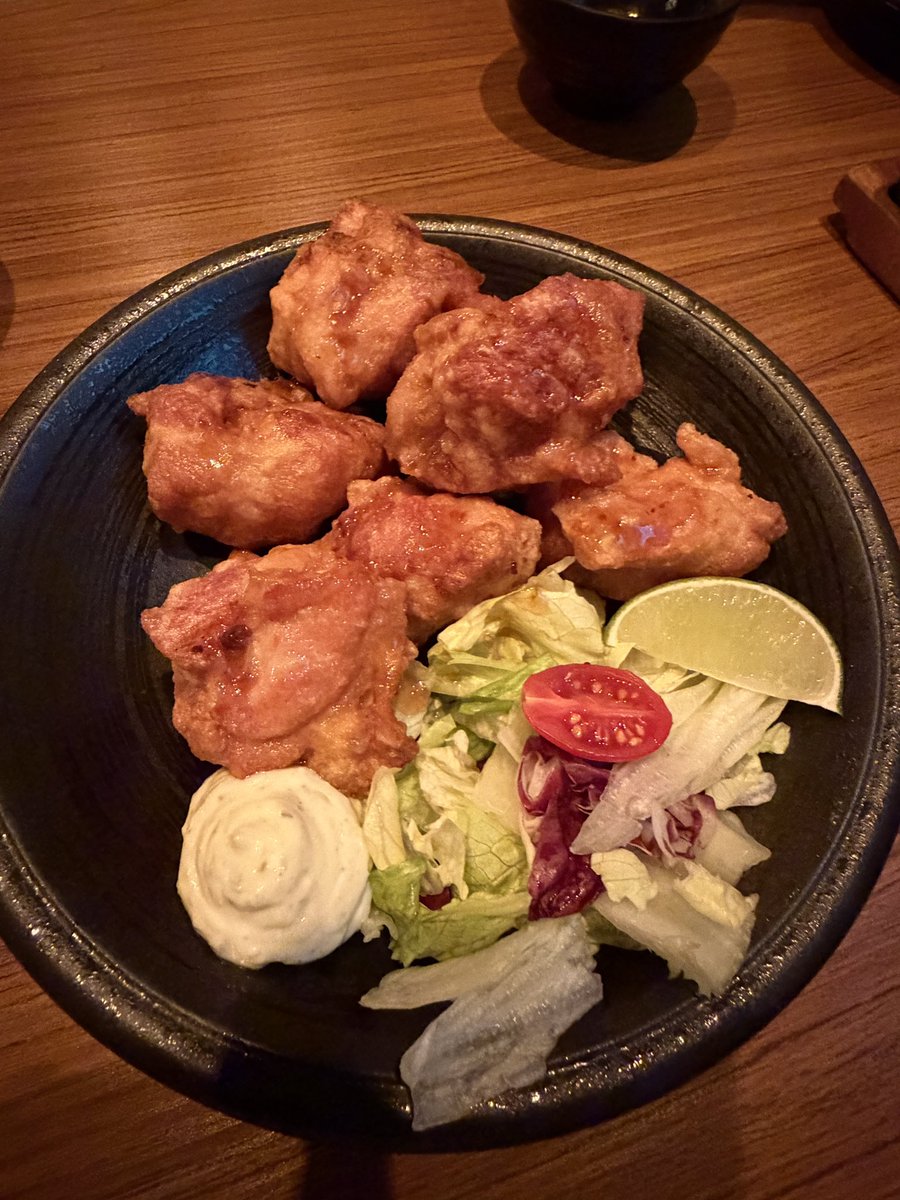 peterfe99452877's tweet photo. 昨晚與老同事在林口的居酒屋聚會，這間店位於機捷V8車站旁，交通非常方便。
ABV原名爲Alcohol By Volume.主打世界各國精釀啤酒，品項超過300多款。
我們坐在日式包廂中，邊嚐美食邊敘舊，談笑風生，渡過一個非常放鬆愉快的夜晚！ #abv林口長庚店 #機捷V8 #林口美食 https://t.co/sZwnrDYMEu