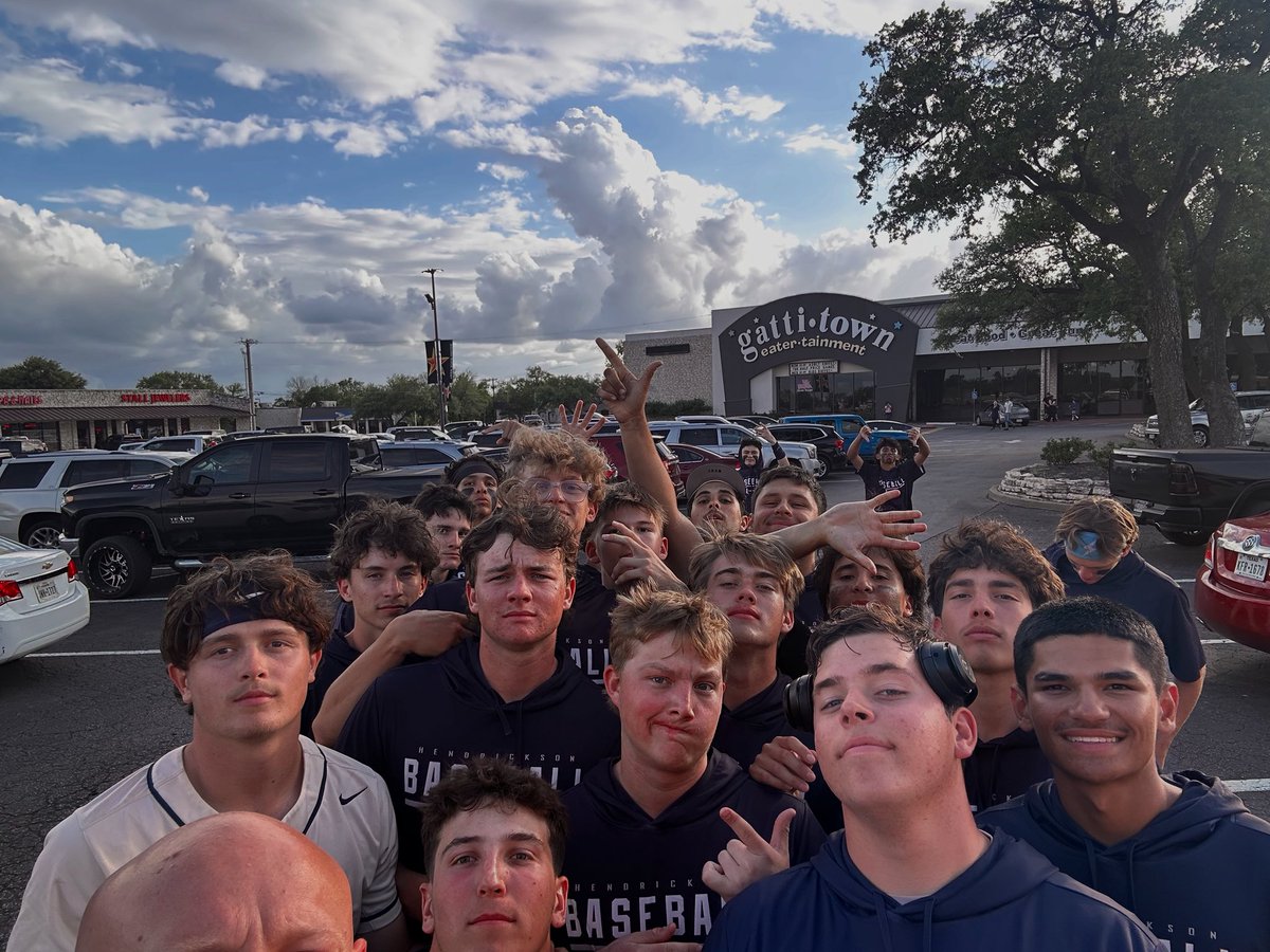HendricksonBB's tweet image. Hawks earn a gritty sweep to get a bump in standings! #igyb #victoryselfies #chasingfreebaseball #memoryfading #bluecollarboys