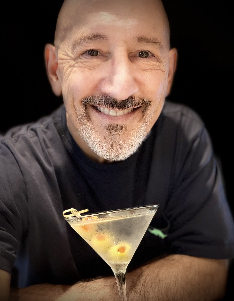 mlzema's tweet image. It’s #Friday #HappyHour!🕔
#TWEETYOURDRINK 
#Vodka #Martini #Stirred +🫒🫒🫒
#Salute! #Cheers! #Sköl! #LChiam! #Santé! #Sláinte! #NaZdrowie! #OogyWawa! #Prosit! #OkoleMaluna! #Ziveli! #Serefe! #CinCin! #Kampai! #Prieka! #Evviva! #Gesondheid! #ZeiGazunt! #Saúde! #Acclamations!🍸