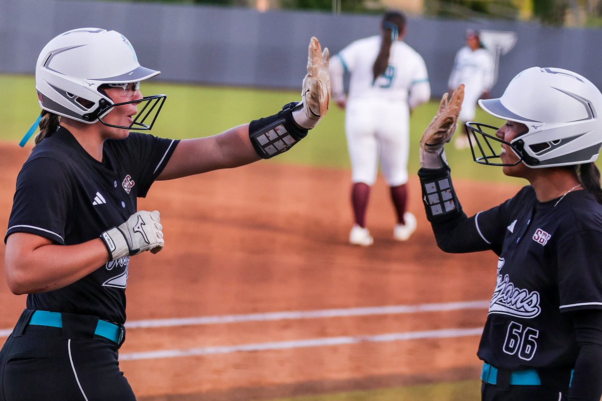 TroyTrojansSB's tweet image. 𝙁𝙄𝙍𝙀𝘿 𝙐𝙋.

#E³ | #OneTROY ⚔️🥎