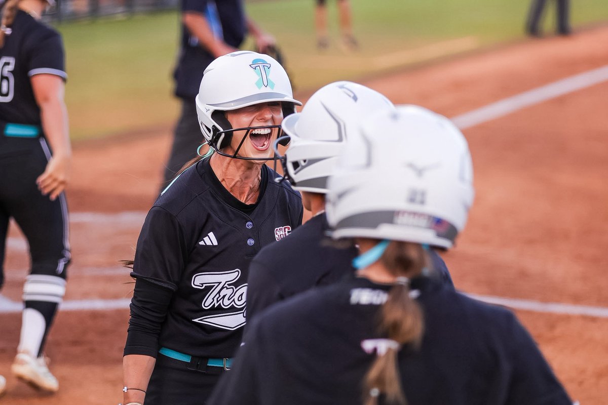 TroyTrojansSB's tweet image. 𝙁𝙄𝙍𝙀𝘿 𝙐𝙋.

#E³ | #OneTROY ⚔️🥎