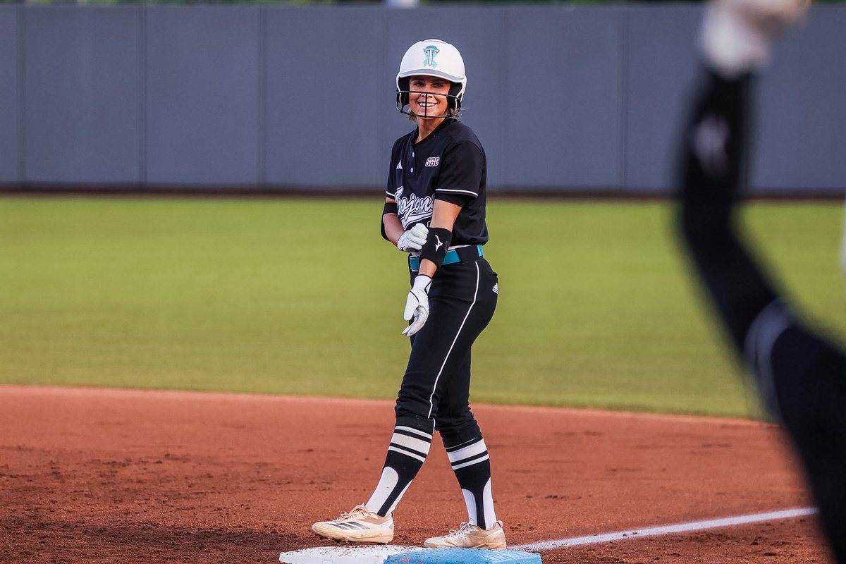 TroyTrojansSB's tweet image. 𝙁𝙄𝙍𝙀𝘿 𝙐𝙋.

#E³ | #OneTROY ⚔️🥎