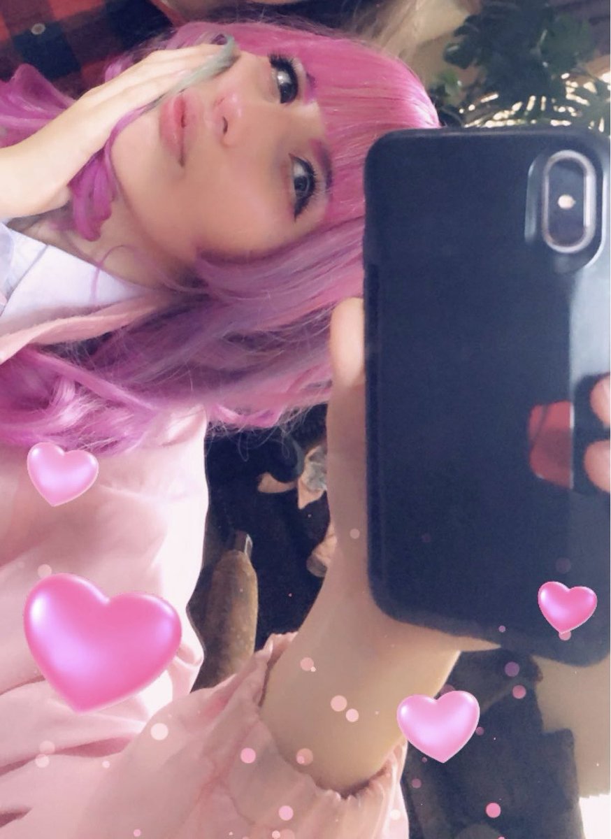Ellie 💐 tweet media
