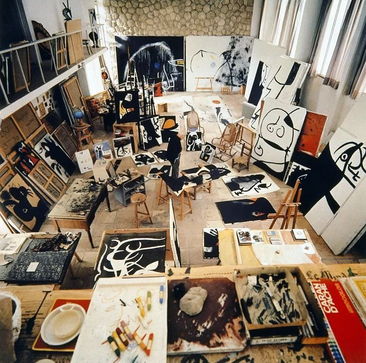 gormankind's tweet image. I saw a company describe their office as more of a workshop than a gallery and realized it captures exactly what I want

more creative chaos, corporate slop be damned