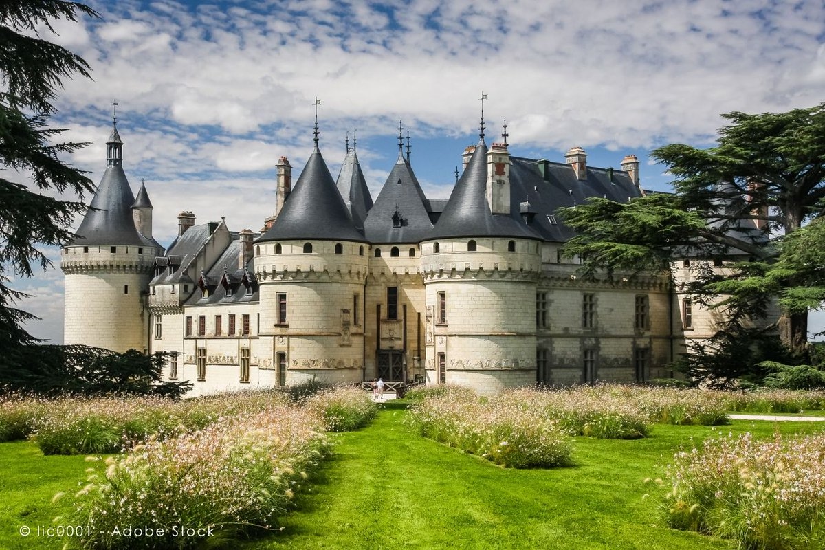 ExploreFranceJP's tweet image. 🌿ロワールで出会う、庭園のアート旅🇫🇷

ロワール渓谷のショーモン＝シュル＝ロワールで毎年開催される「国際庭園フェスティバル」。
テーマに沿って世界中のクリエイターが手がけた庭園作品が並び、それぞれに物語が広がります。

歩くたびに景色が移ろい、思いがけない発想に出会う場所。