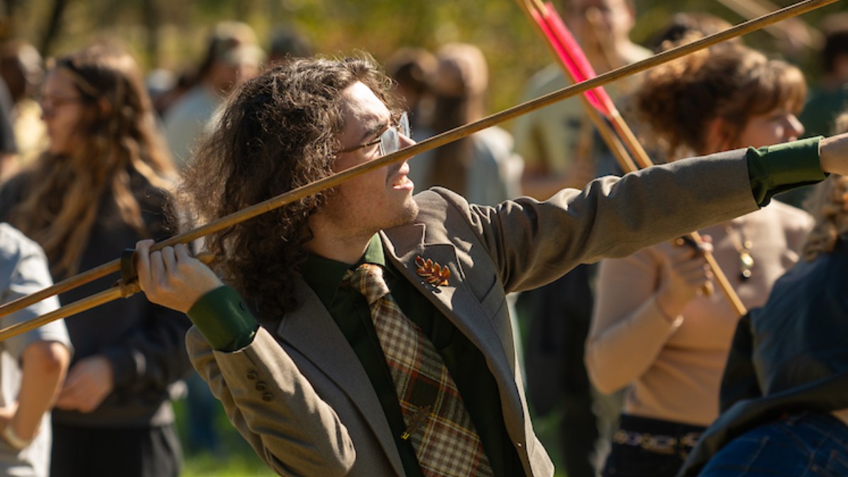 KSU_CollegeofAS's tweet image. Led by Kent State researcher Metin Eren, new research is cracking a 1,400-year-old mystery: why the bow and arrow rapidly replaced the atlatl across North America. 🏹🔍
 
Read more: kent.edu/cas/news/crack…
 
#KentState #Archaeology #Research