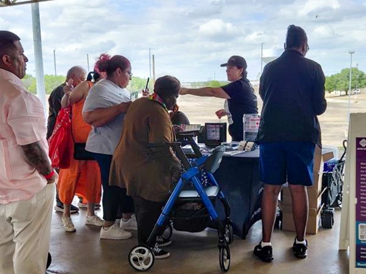 BeWellTexas's tweet photo. We had a wonderful time yesterday at the Public Health Fest hosted by @SAMetroHealth! 💙
It’s always meaningful to connect with community members and partners who are working every day to make a difference.
#CommunityFirst #PublicHealth #CommunityImpact https://t.co/h2pwcu4B8r