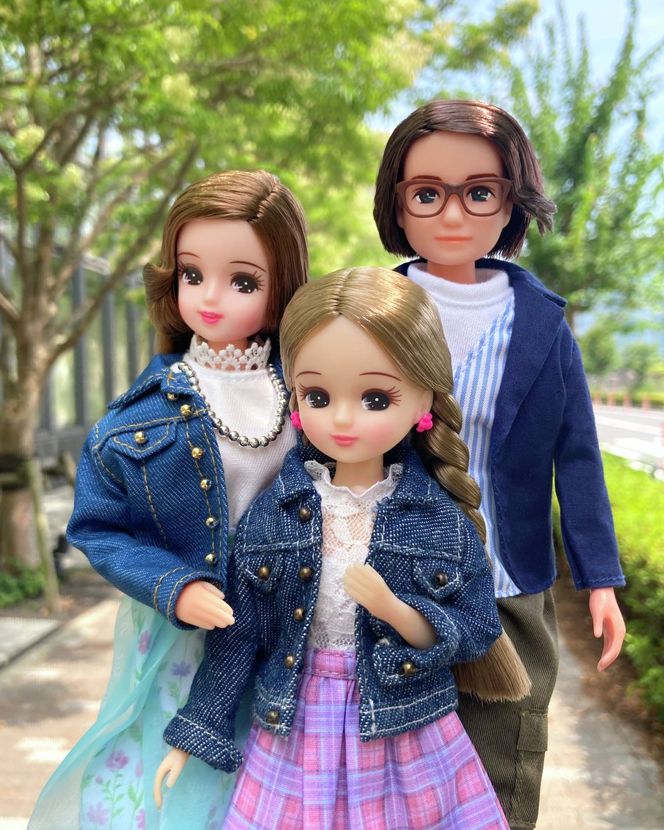 @(・●・)@リカちゃん…じゃあないよ！家の娘は、ななちゃんです。 おしゃれなママとやさしいパパと、 今日はおそろいデニムでお散歩
