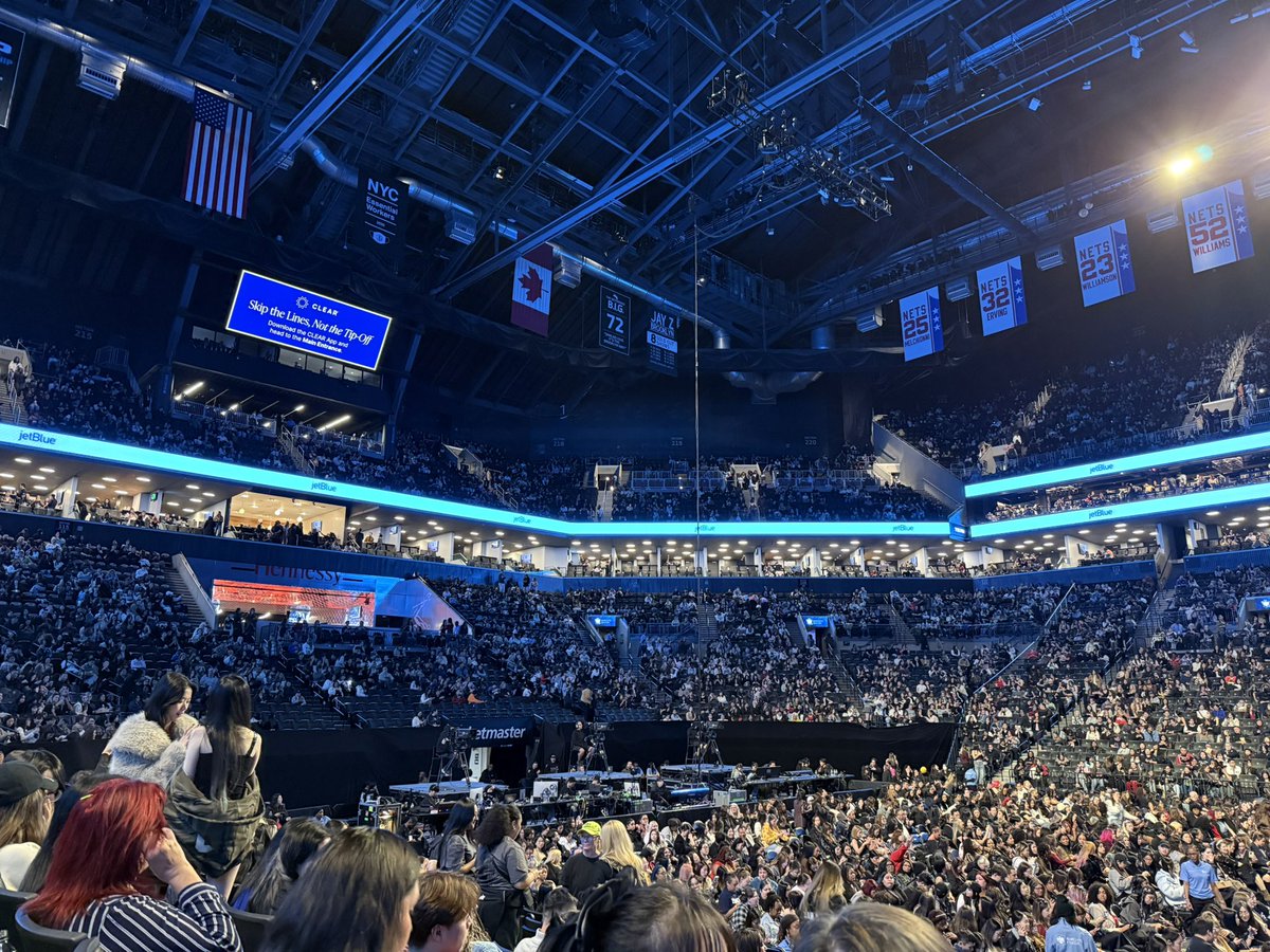 想看演唱会的库洛米 tweet media